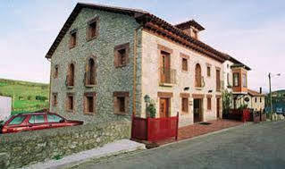 Hospederia Santillana 3*